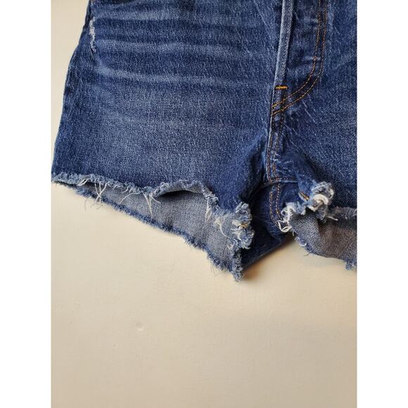 Levi's 501 Women 32 Denim Shorts Distressed Cut-offs 4 Medium Wash Frayed Jean - Picture 3 of 11
